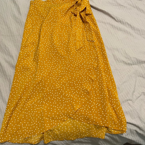 NWT Yellow Polka Dot Wrap Skirt - Picture 2 of 3